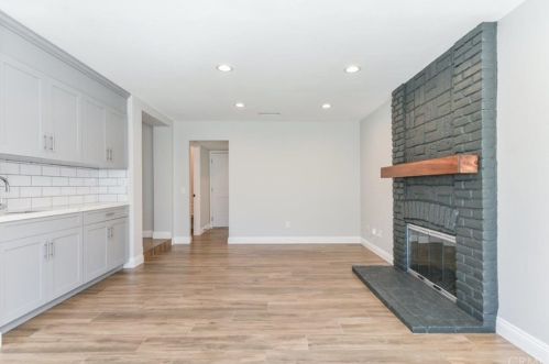 8 Henry, Irvine CA  92620-3256 exterior