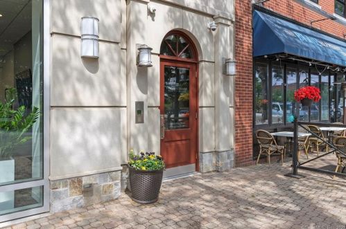 11 Main St, Hartford, CT 06106-1806