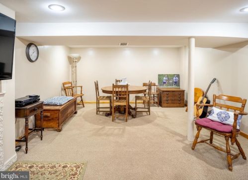 8408 Chippewa Rd, Philadelphia PA 19128-1206 exterior