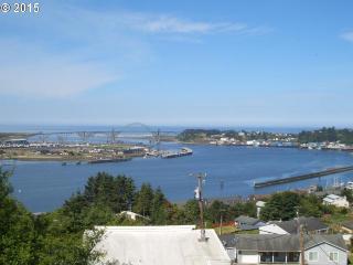 648 Vista Dr, Newport, OR 97365-4213