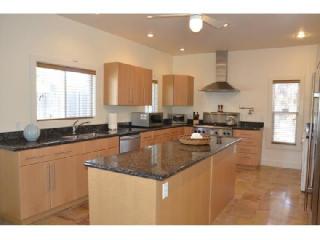 4556 Kahala Ave, Honolulu HI  96816-4950 exterior