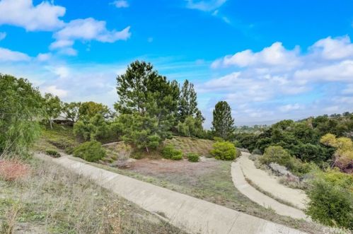 949 Lone Pine Ln, Anaheim CA  92808-2309 exterior