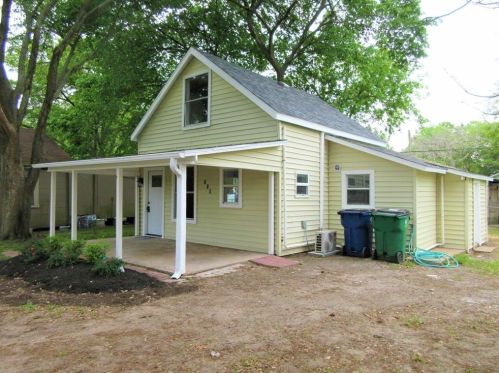 718 Anderson St, Angleton TX 77515-4544 exterior