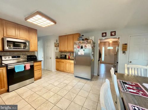106 Robin Dr, Trenton, NJ 08619-1369