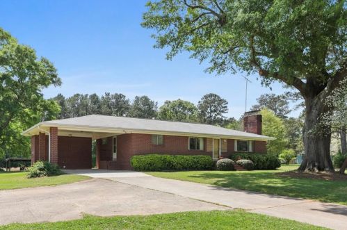 2692 Skyview Dr, Lithia Springs, GA 30122-3949