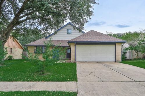 136 Trail Ride Rd, Angleton, TX 77515-2756