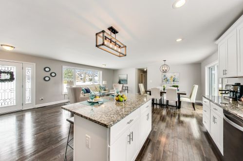 138 Hillside Ln, Willowbrook IL  exterior