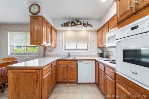 407 Church St, Elmhurst, IL 60126-3643
