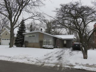 1354 Bayberry Ln, Bannockburn, IL 60015-4002