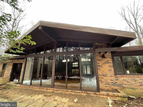966 Millwood Ln, Great Falls, VA 22066-2313