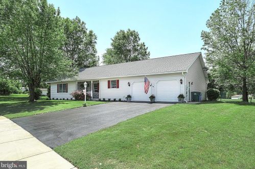 2865 Admire Springs Dr, York PA  17315-4584 exterior