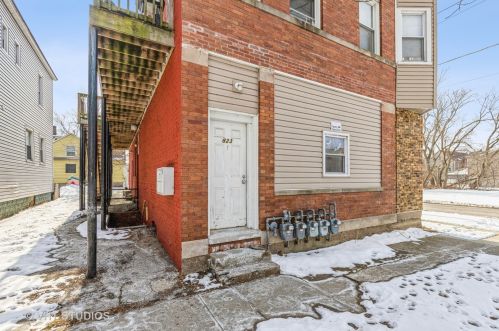 823 13th St, North Chicago, IL 60064-1433
