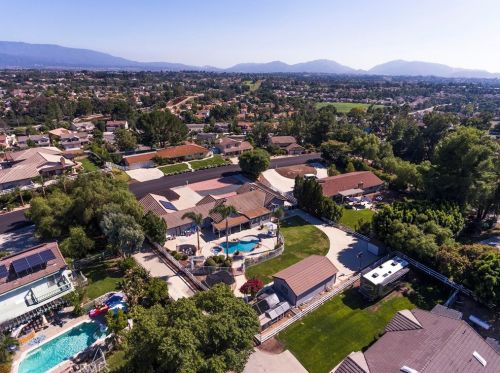 31508 Avenida Del Reposo, Temecula CA  92591-1724 exterior