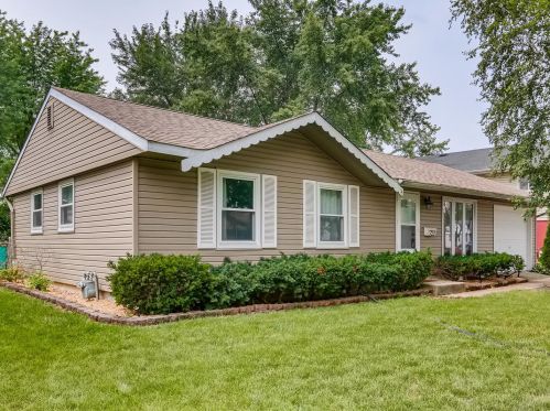 721 Suffolk Pl, Streamwood, IL 60107-2062