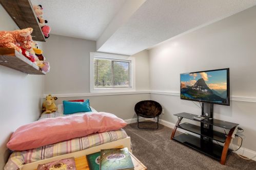 9063 Glacier Rd, Saint Paul MN  55125-3467 exterior