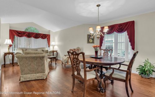 7 Seminole Ct, Jackson Twp, NJ 08527-4042