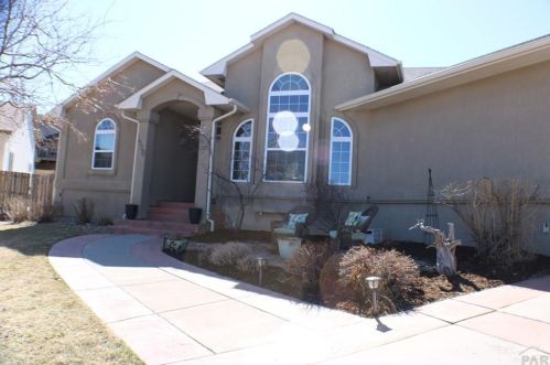 1526 Savannah Dr, Pueblo, CO 81005-3533