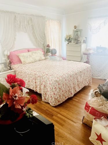 556 Ivy St, Glendale CA  91204-1122 exterior