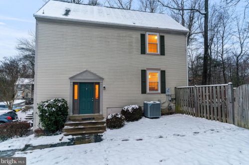 7950 Gambrill Ct, Springfield, VA 22153-2256