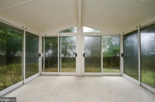 5074 Queens Wood Dr, Springfield VA  22015-1530 exterior