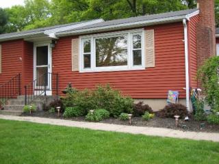 180 Edgewood Cir, Southington, CT 06489-2166