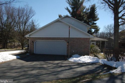 1104 Amy Ln, Lancaster, PA 17601-1602