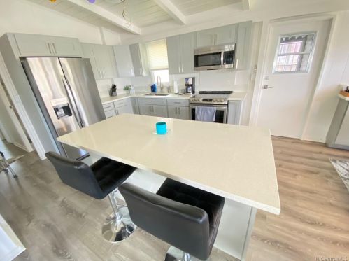 900 Aipo St, Honolulu HI  96825-2518 exterior