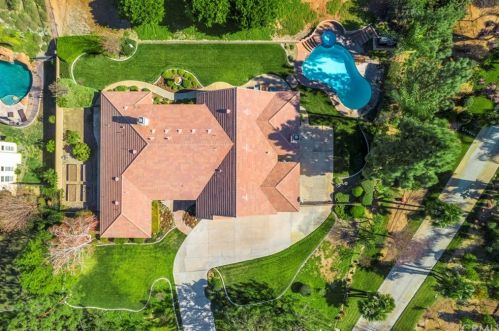 7470 Chateau Rdg Ln, Riverside CA  92506-7542 exterior