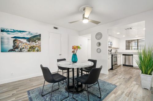 2700 Mesquite Ave, Palm Springs, CA 92264-5009