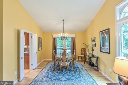 9010 Parliament Dr, Springfield VA  22015-2152 exterior