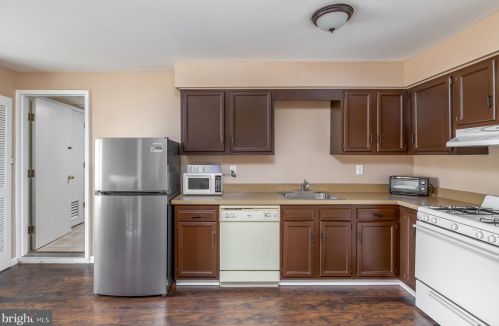 15 Delaware Ave, Trenton NJ  08628-2002 exterior