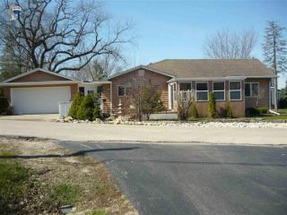 104 4th St, Cordova, IL 61242-9672