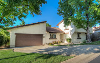719 Coffeeberry Ln, Redding, CA 96003-3998