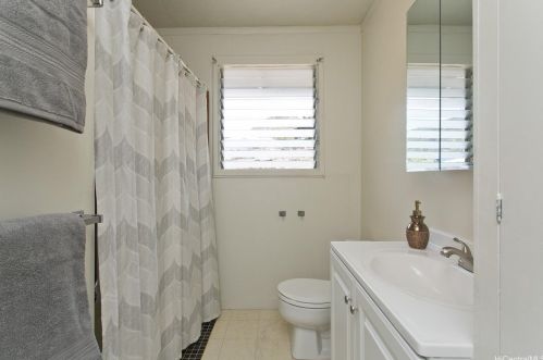809 Ailuna St, Honolulu HI  96821-1760 exterior