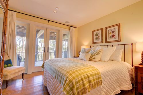 367 Pelican Flight Dr, Isle Of Palms SC  29451-9411 exterior