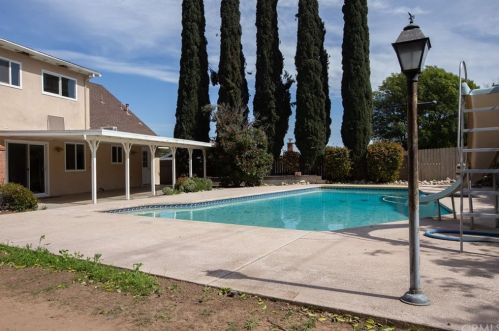 5560 Wentworth Dr, Riverside CA  92505-3156 exterior