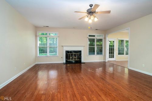 3913 Concord Walk Dr, Smyrna GA  30082-3659 exterior