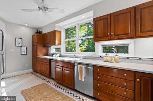 1118 Dl Dr, Silver Spring MD 20910-1601 exterior