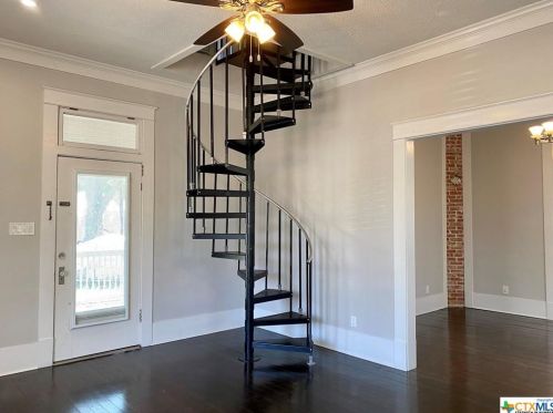 217 Humphreys St, Seguin TX  78155-4503 exterior