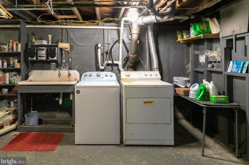 29 Wolf Dr, Trenton NJ 08610-1122 exterior