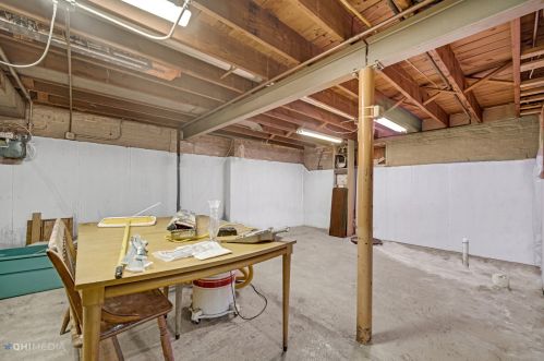 7103 Keeney St, Niles IL  60714-3039 exterior