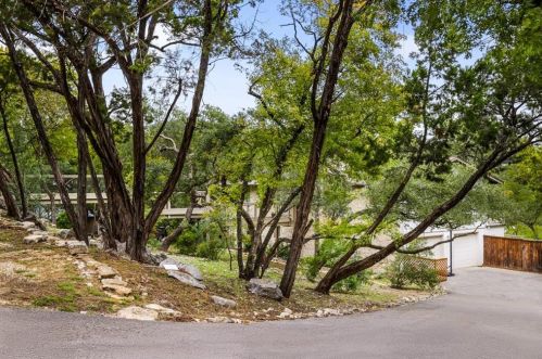 804 Canyon Creek Dr, Austin TX  78746-2826 exterior