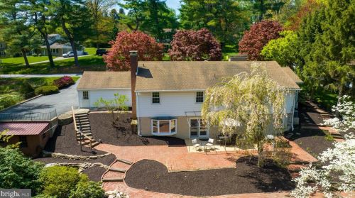 2033 Crescent Rd, York PA  17403-4760 exterior