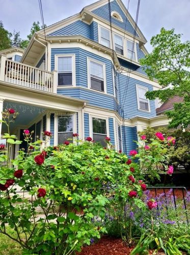21 Elton St, Providence, RI 02906-4105