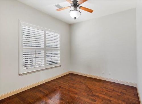 10559 Steinbeck Ln, Irving TX  75063-5438 exterior