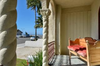 142 Chestnut Ave, Carlsbad, CA 92008-3106