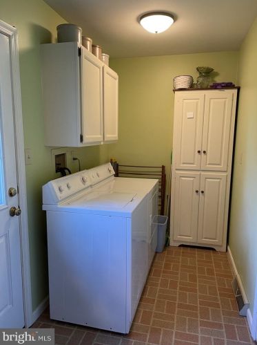 737 Village Rd, Lancaster PA  17602-1624 exterior