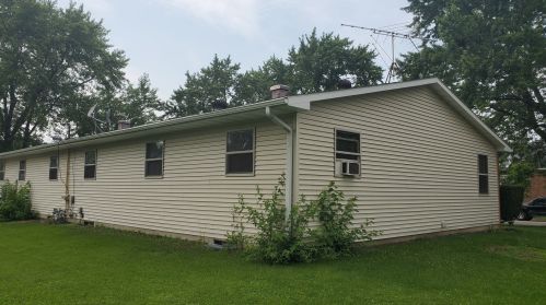 2320 Fairland Dr, Sycamore, IL 60178-2608