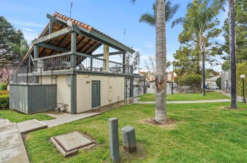 379 Melrose Dr, Vista CA  92083-4850 exterior