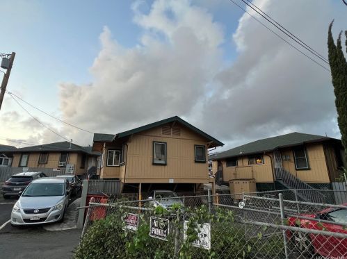 2816 Waialae Ave, Honolulu HI  96816-1510 exterior